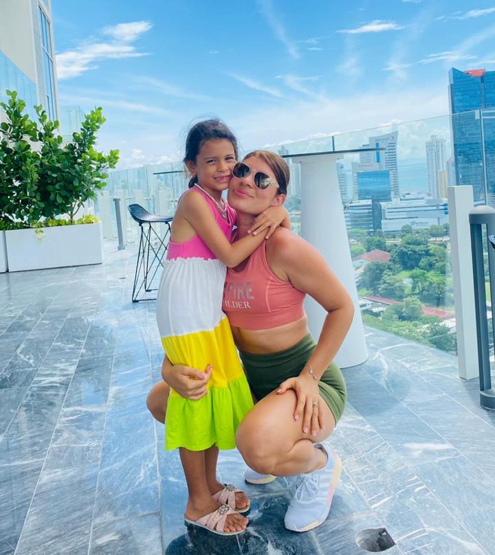 Angelique pasando tiempo con su mamá